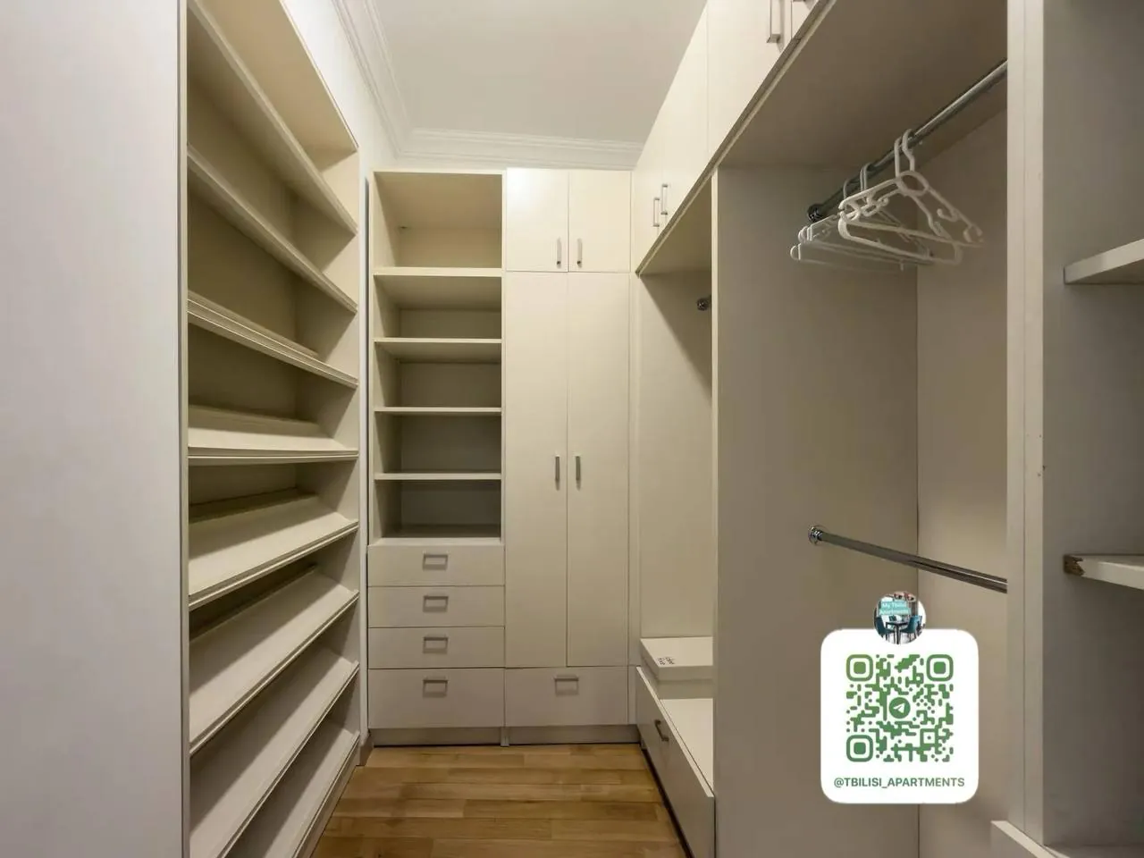 Квартира 150 м² с балконом в Ваке 9