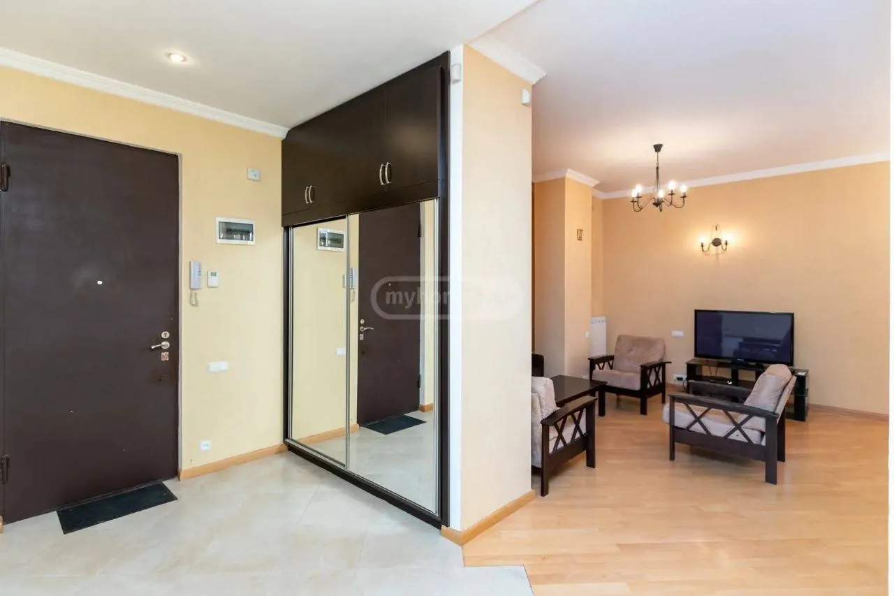 Квартира 120 м² с 3 комнатами в Сабуртало 6