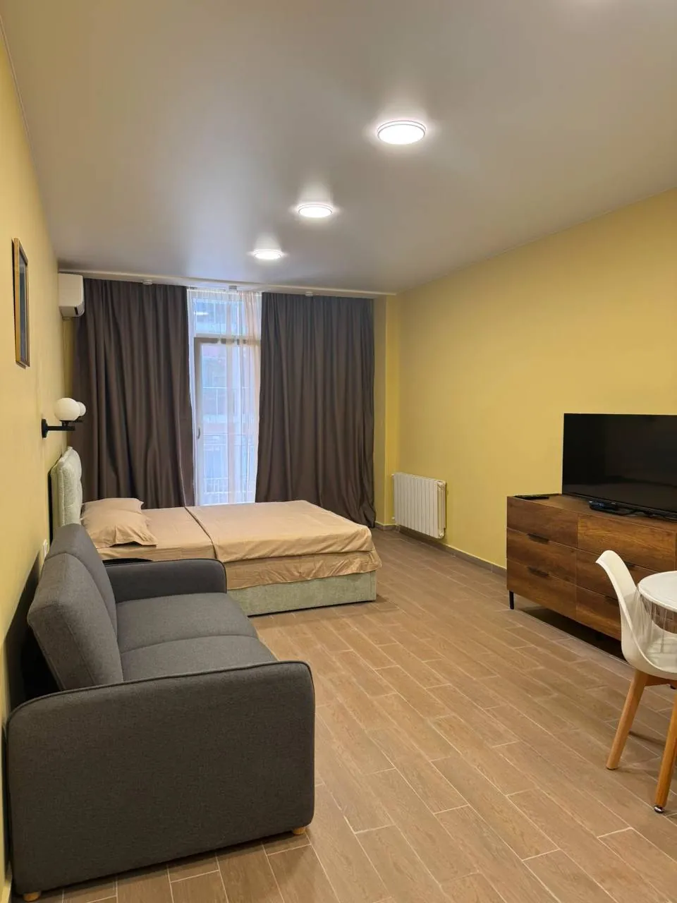 Квартира-студия 38 м² с кондиционером в Батуми 1