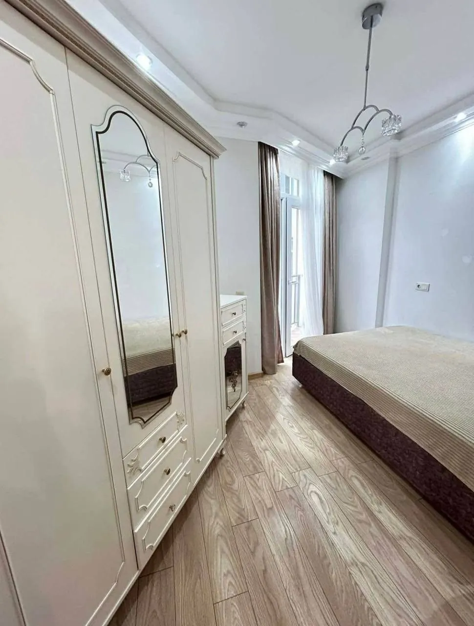 Квартира 80 м² с гардеробной на Инасаридзе 3