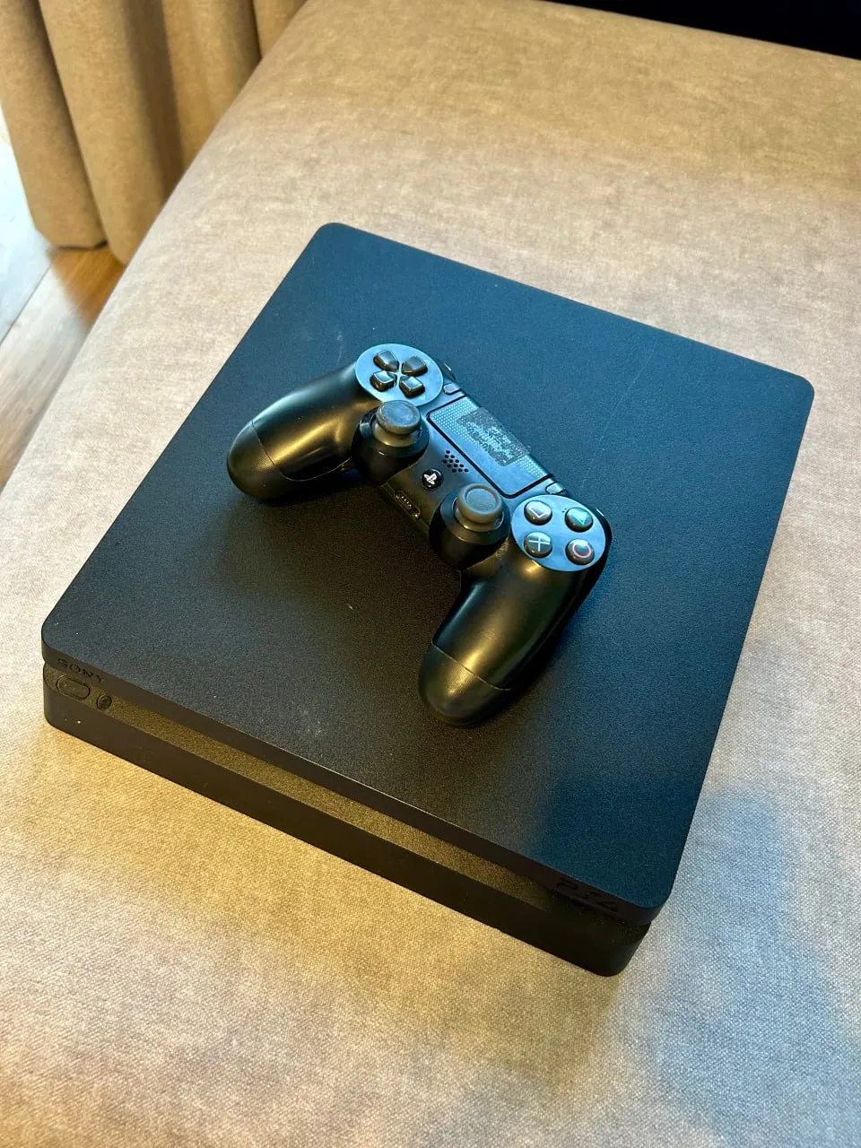 PlayStation 4, iPad mini 2 и кабели Apple 1