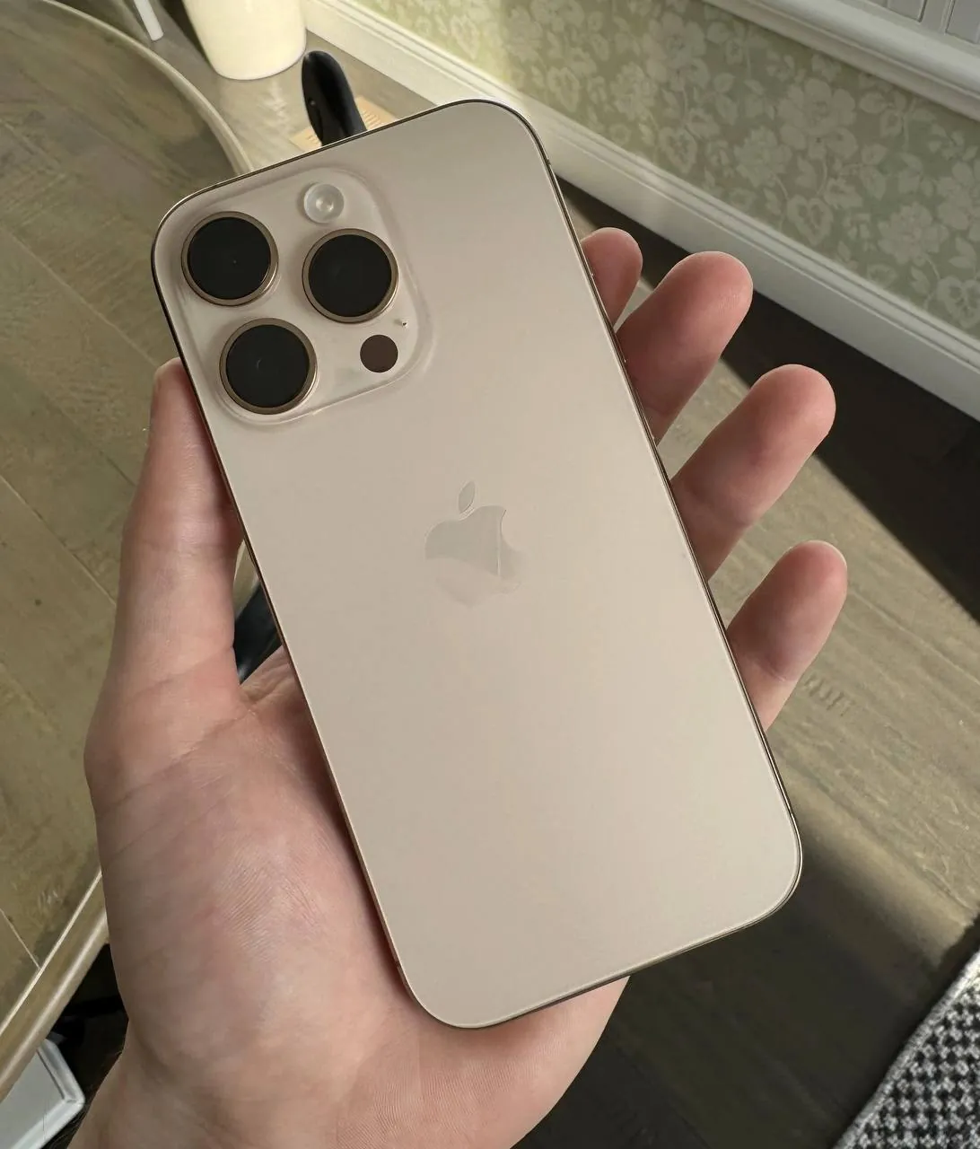 iPhone 16 Pro 512GB Desert Titanium 1