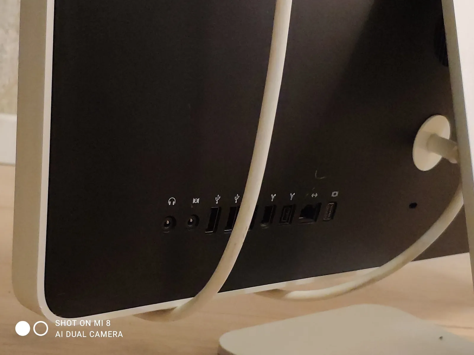 Компьютер iMac 2009 года 3