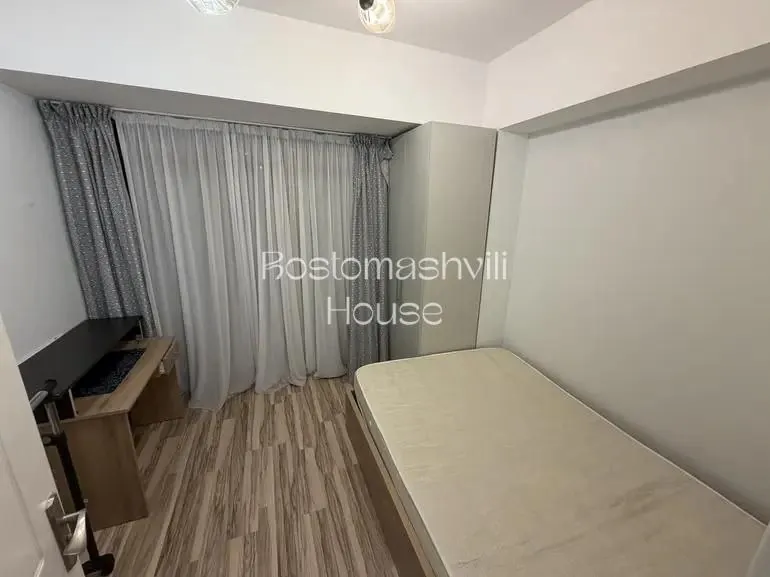 Квартира 80 м² с балконом в Ваке 7