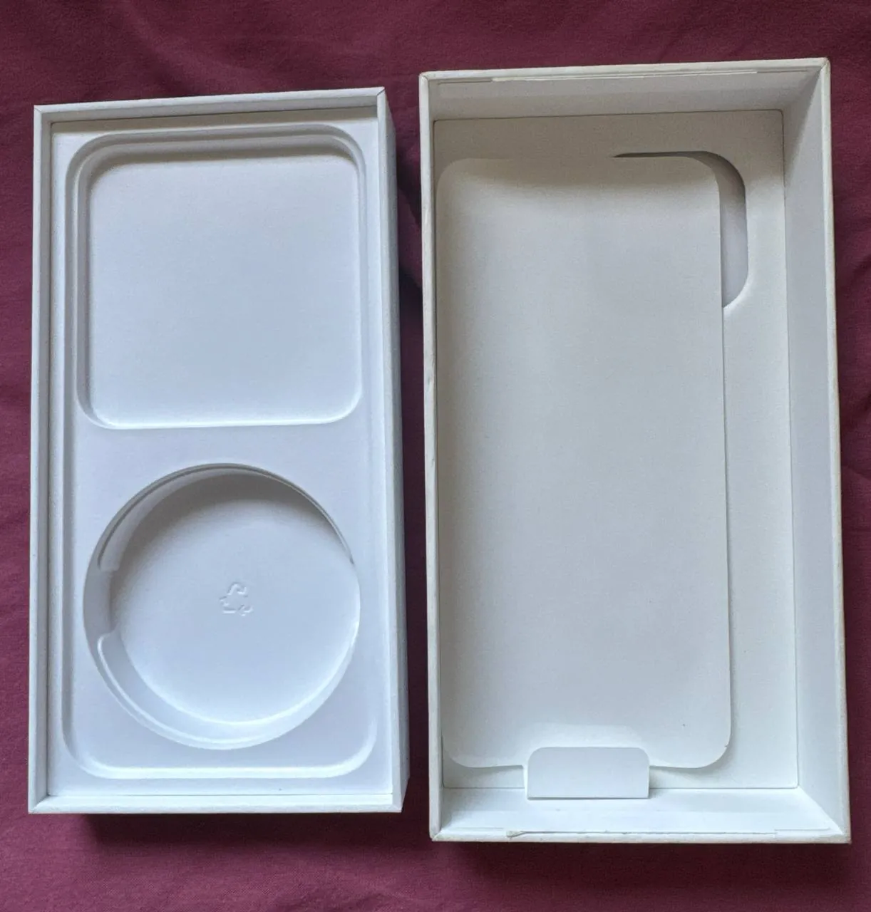 Коробки от iPhone 15 Pro Max и Apple Watch 2