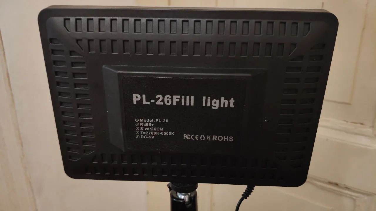 LED-лампа для фотосъёмки PL-26 со штативом 2