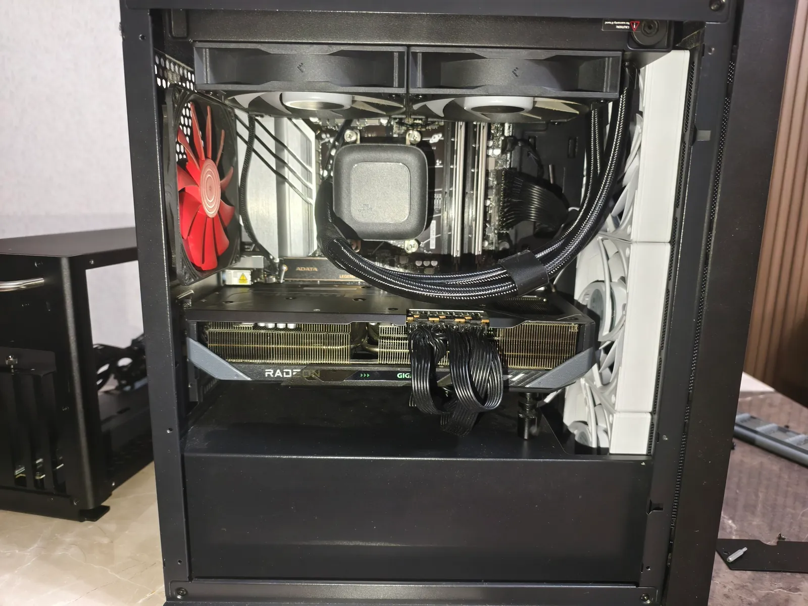Игровой ПК Ryzen 7 7800X3D и RX 9070 XT 1