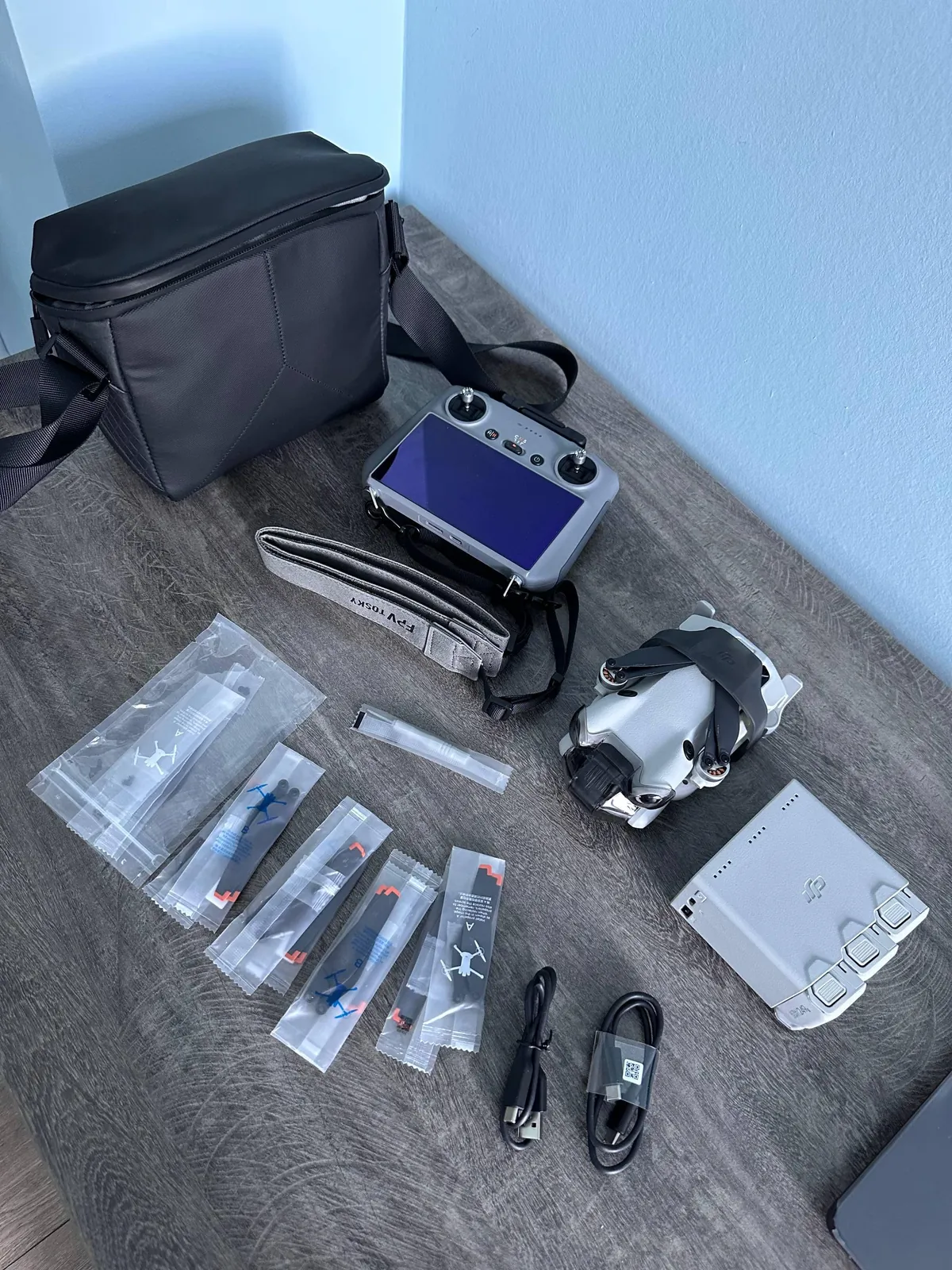 DJI Mini 4 Pro Fly More Combo 2