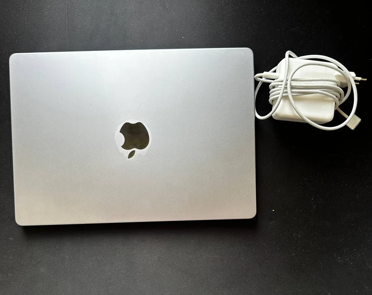 Ноутбук MacBook Pro 14 M1 2021 года 1