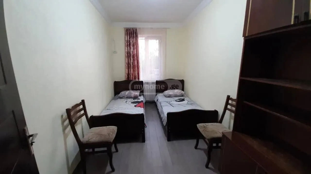Дом 200 м² с двором в Чугурети 5