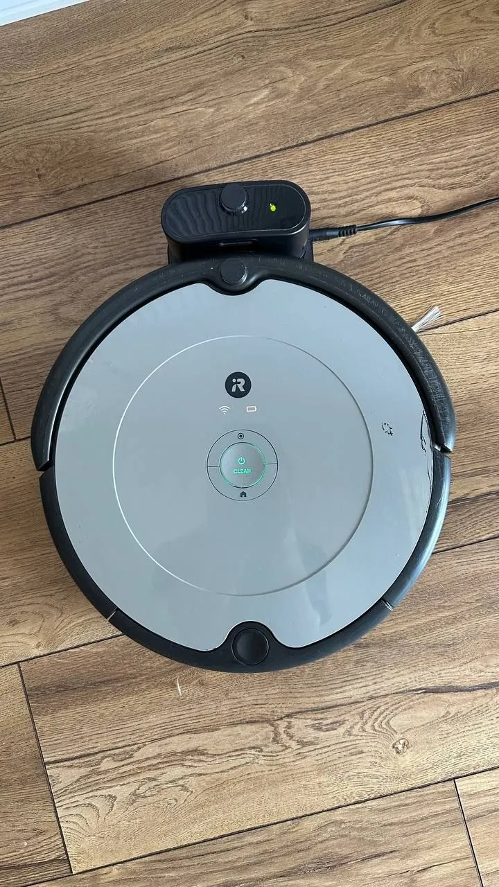 Робот-пылесос iRobot Roomba 698 Wi-Fi 1