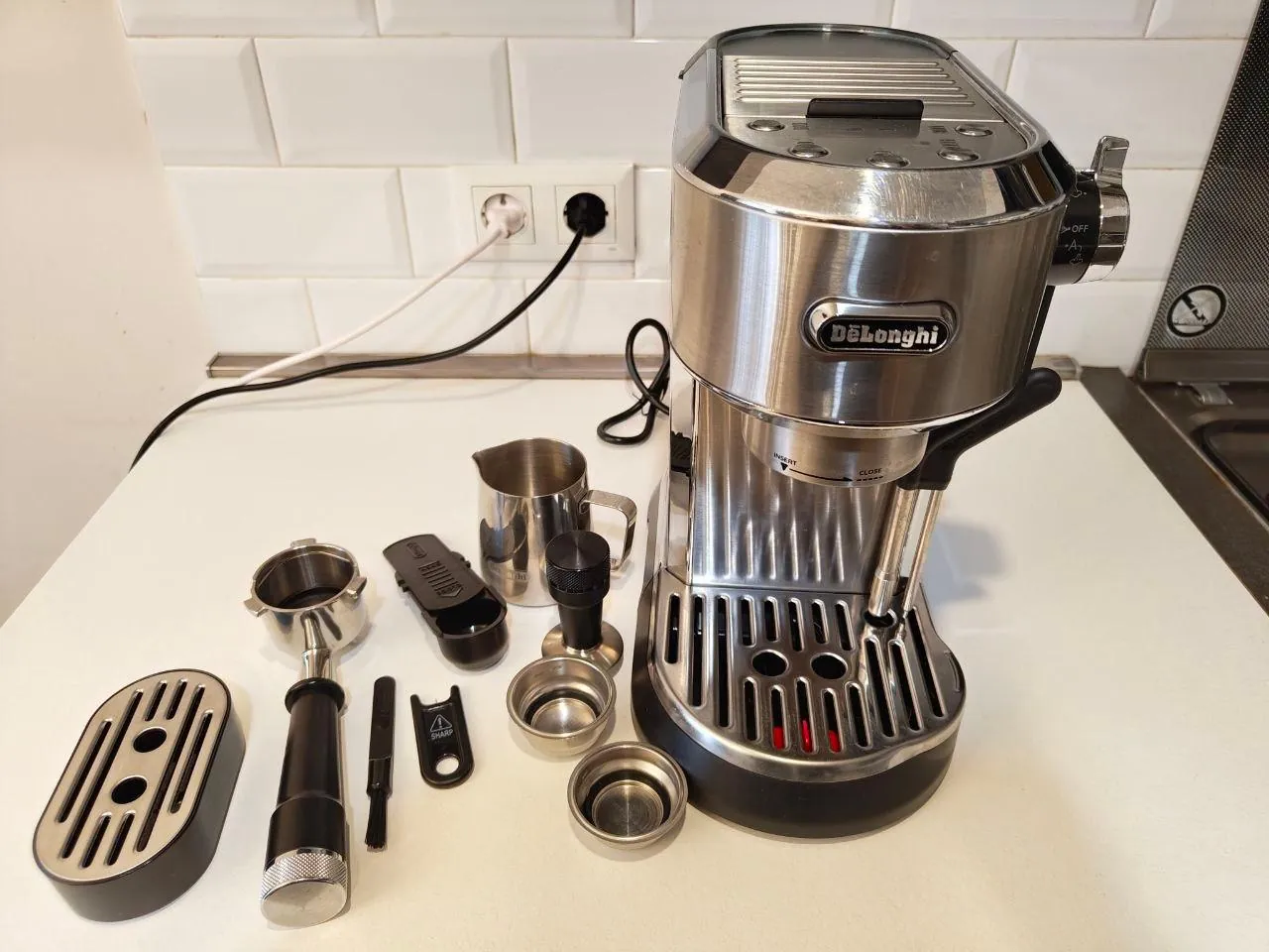 Кофемашина DeLonghi Dedica Maestro Plus 2