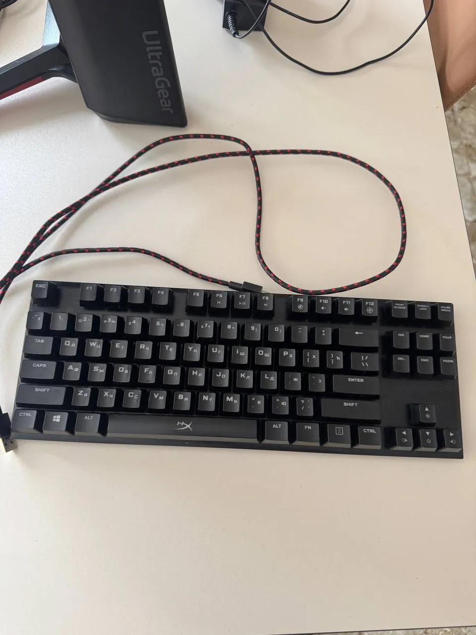 Клавиатура HyperX и наушники Razer 2
