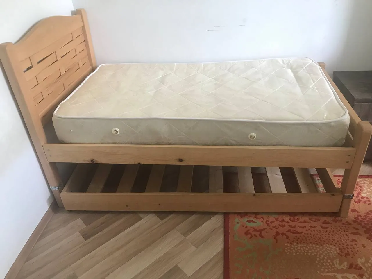 Кровать двуспальная с матрасом 2