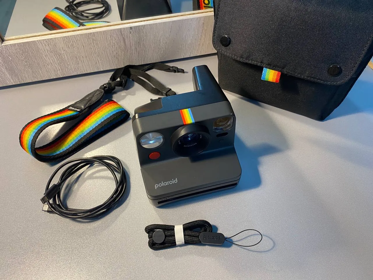 Polaroid Now Gen 3 с ремешком и сумкой 1