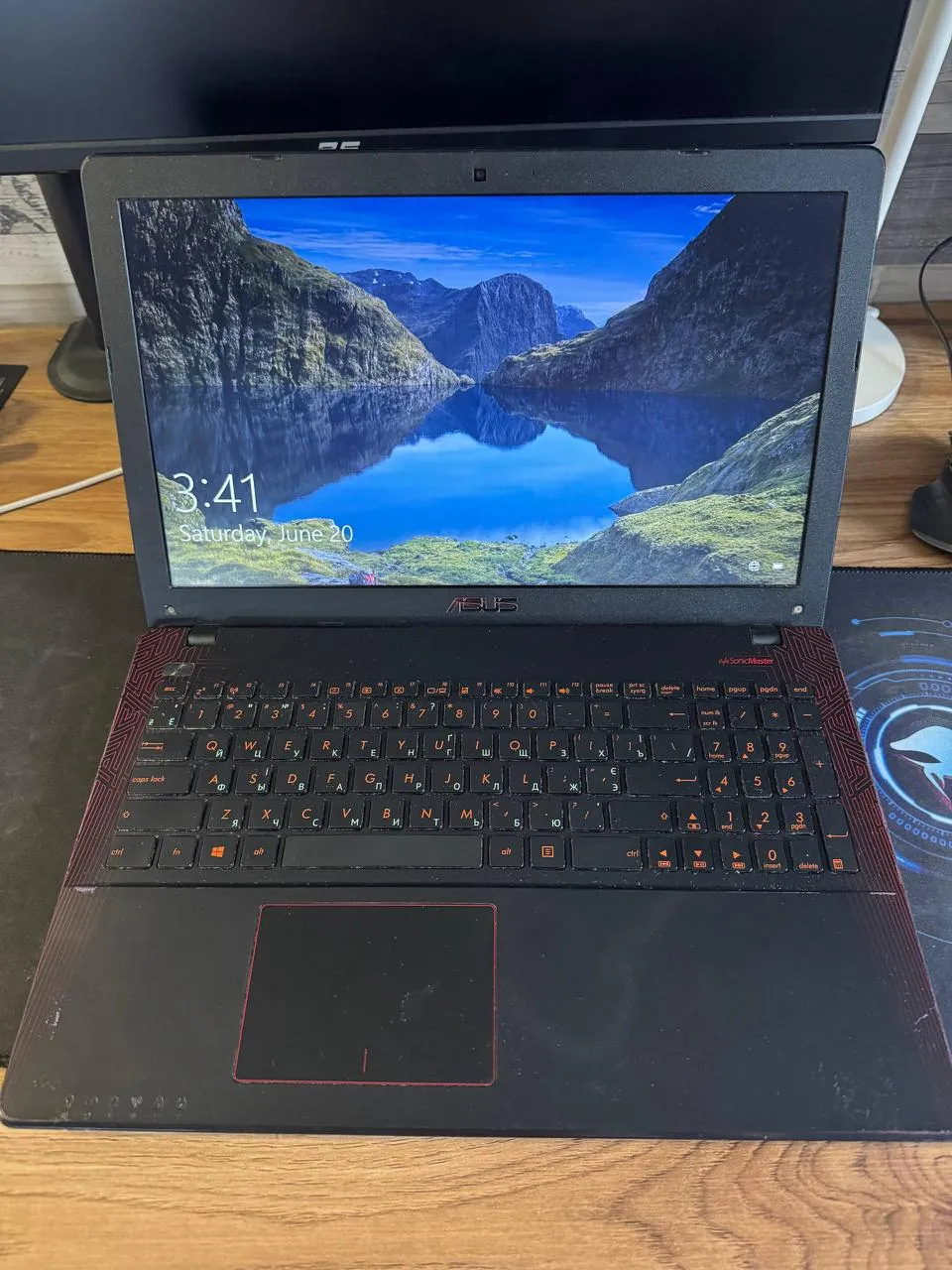 Xbox геймпад, клавиатура, ноутбук ASUS 4