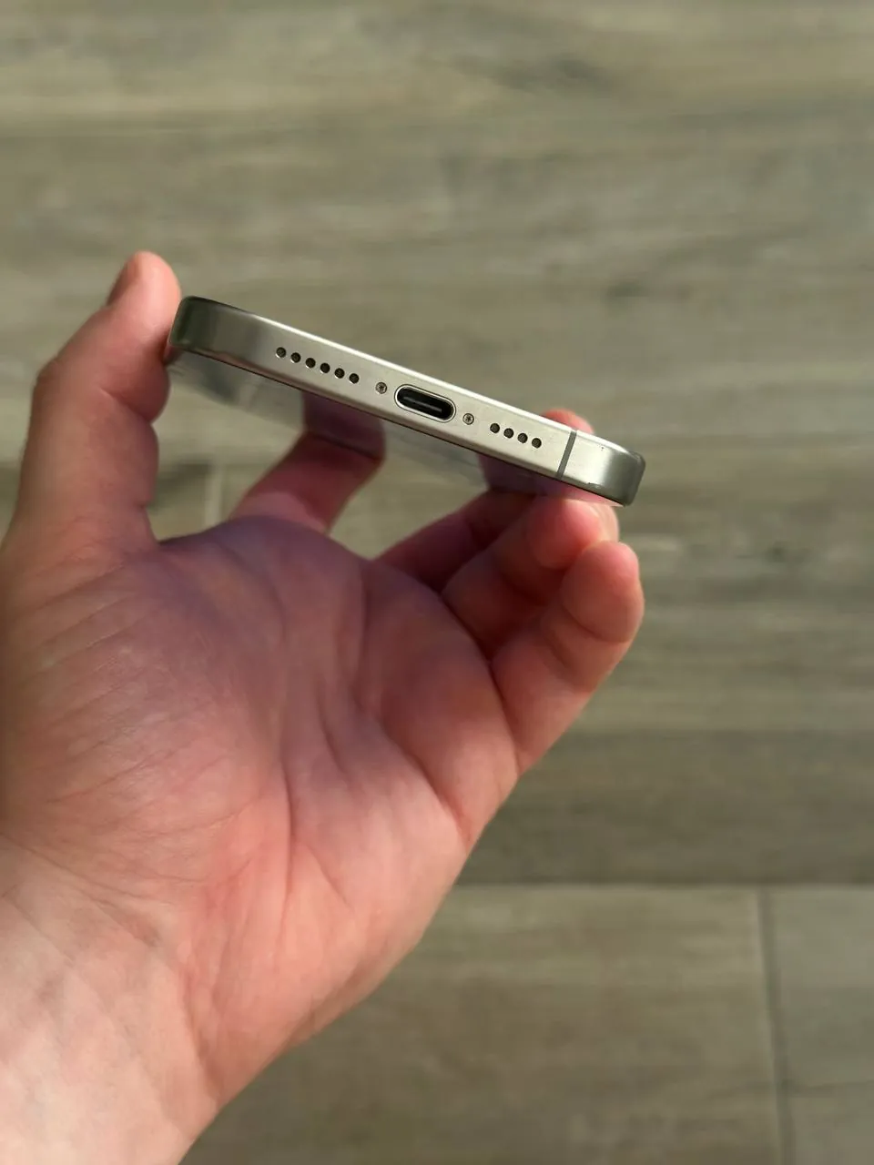iPhone 15 Pro Max нужен дисплей 4