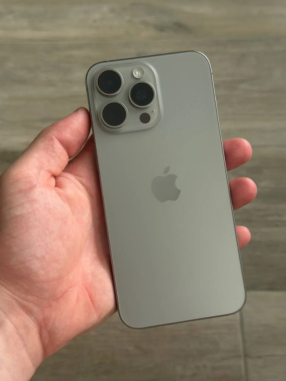 iPhone 15 Pro Max нужен дисплей 2