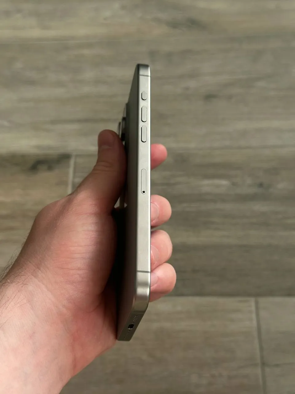 iPhone 15 Pro Max нужен дисплей 3