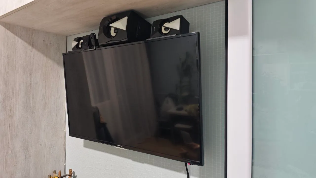 Телевизор Hisense 40 дюймов 1