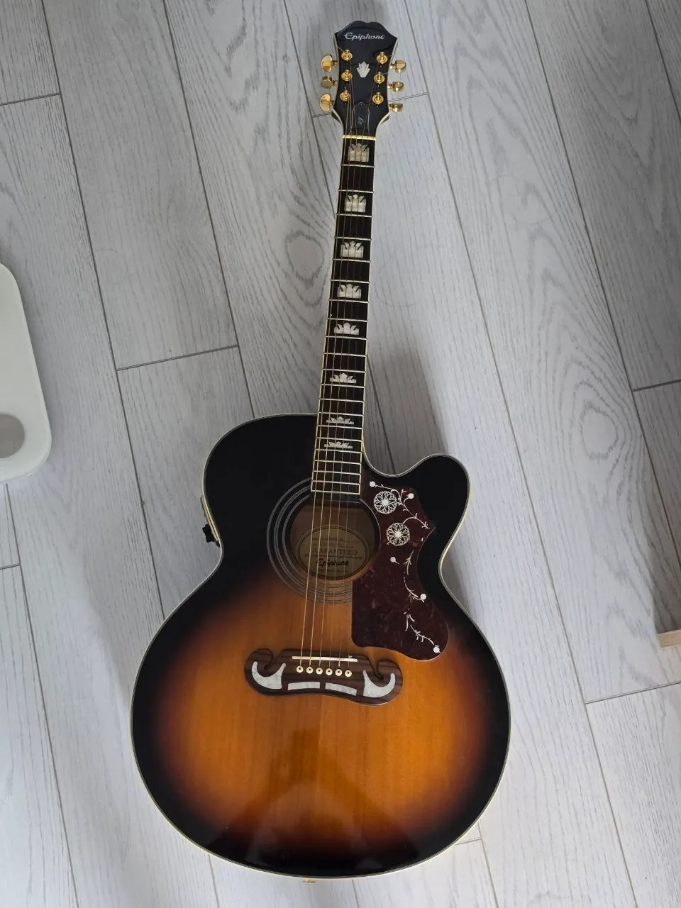 Гитара Epiphone EJ-200SCE 1