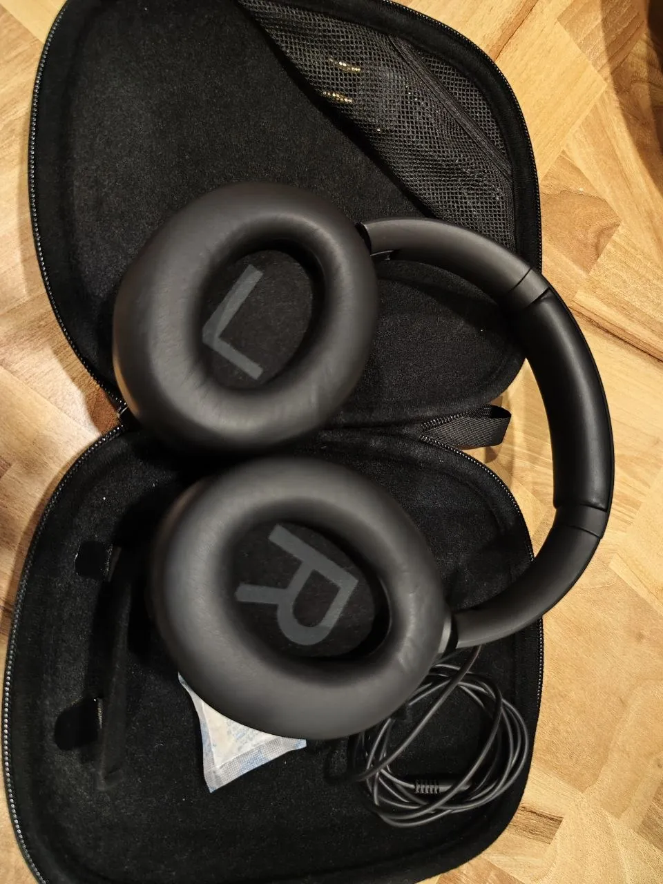 Наушники Philips TAH8506BK 1