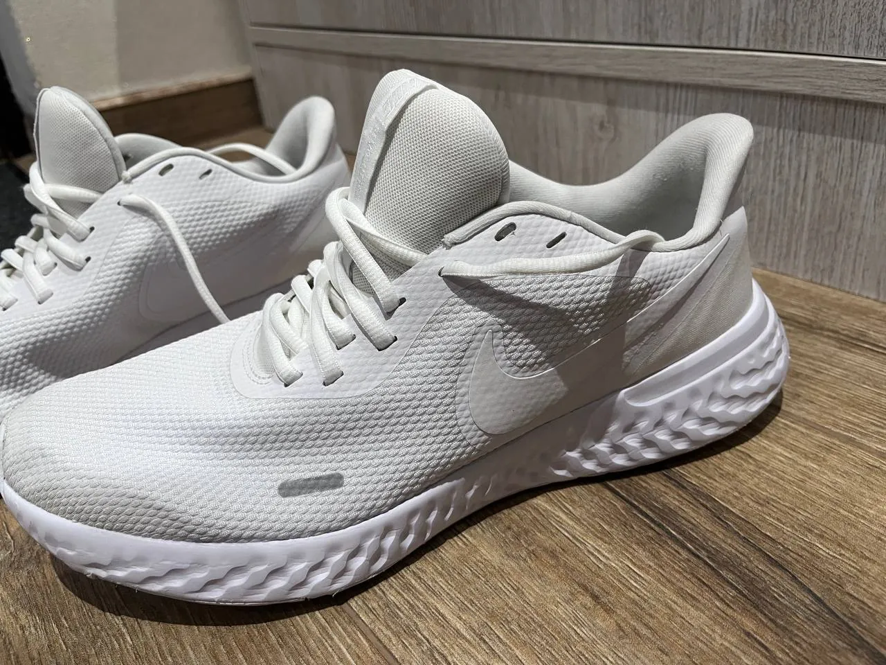 Кроссовки Nike Revolution 5 1
