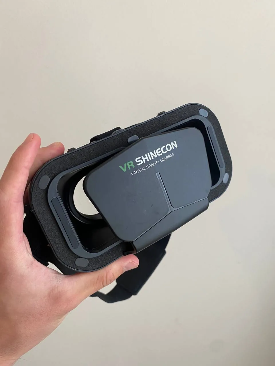 Наушники и VR-шлем вещи набор 4