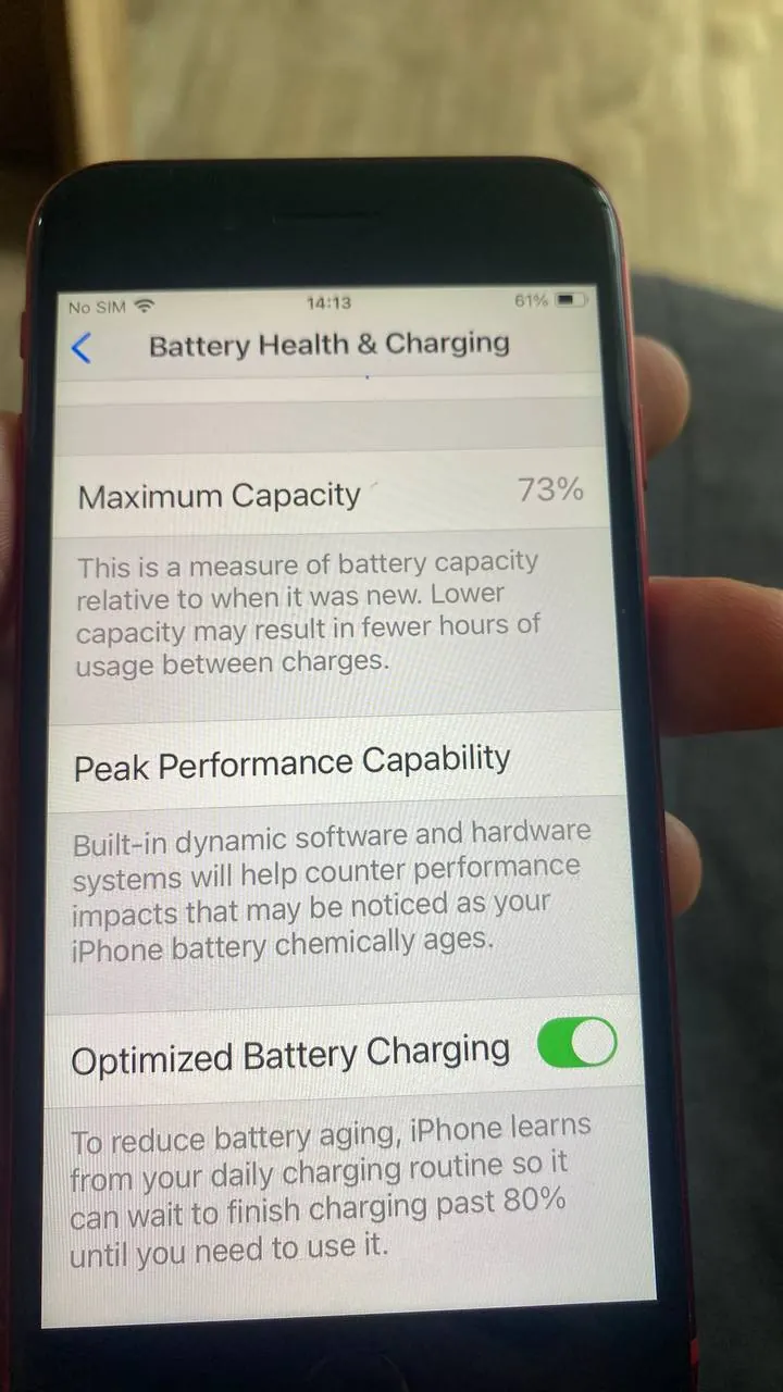 iPhone SE красный 128GB 5