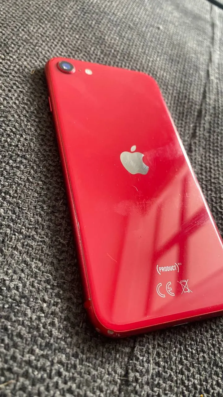 iPhone SE красный 128GB 2