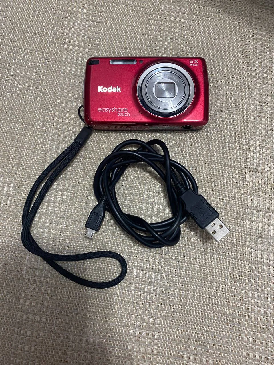 Проектор, фотоаппараты, кисти и мебель 2