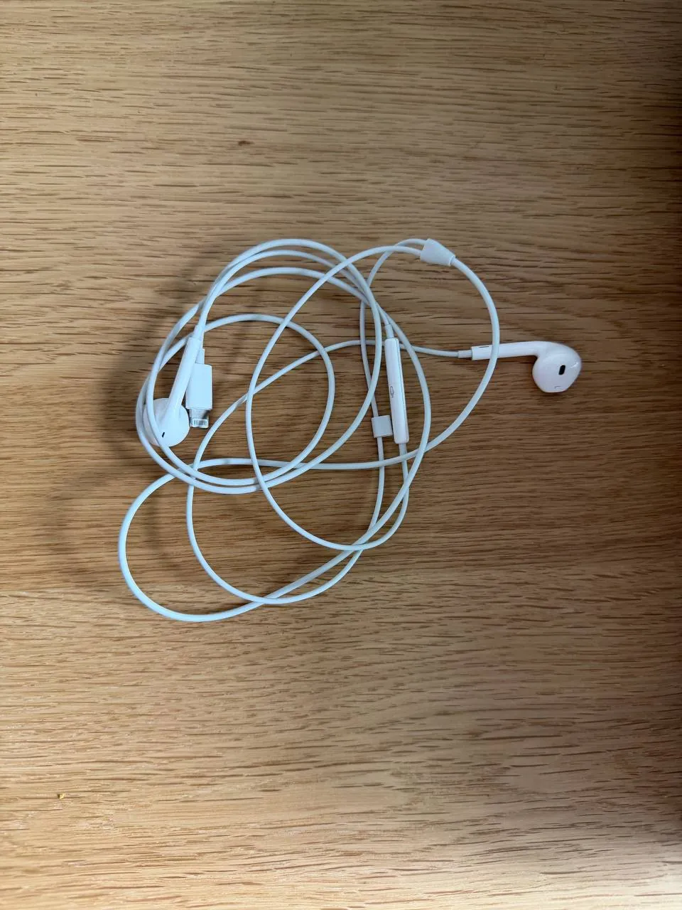 Наушники Apple EarPods Lightning проводные 1
