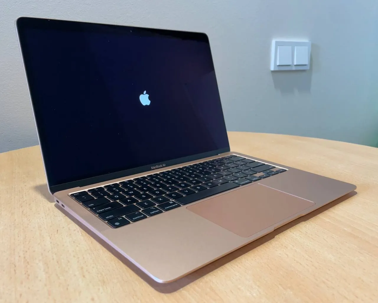 MacBook Air M1 8/128GB 1
