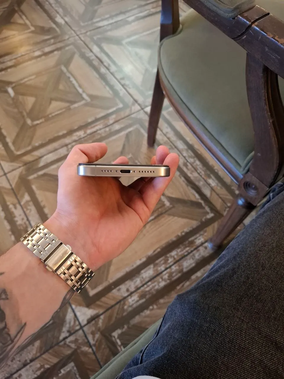 iPhone 15 Pro Max 80% батарея 5