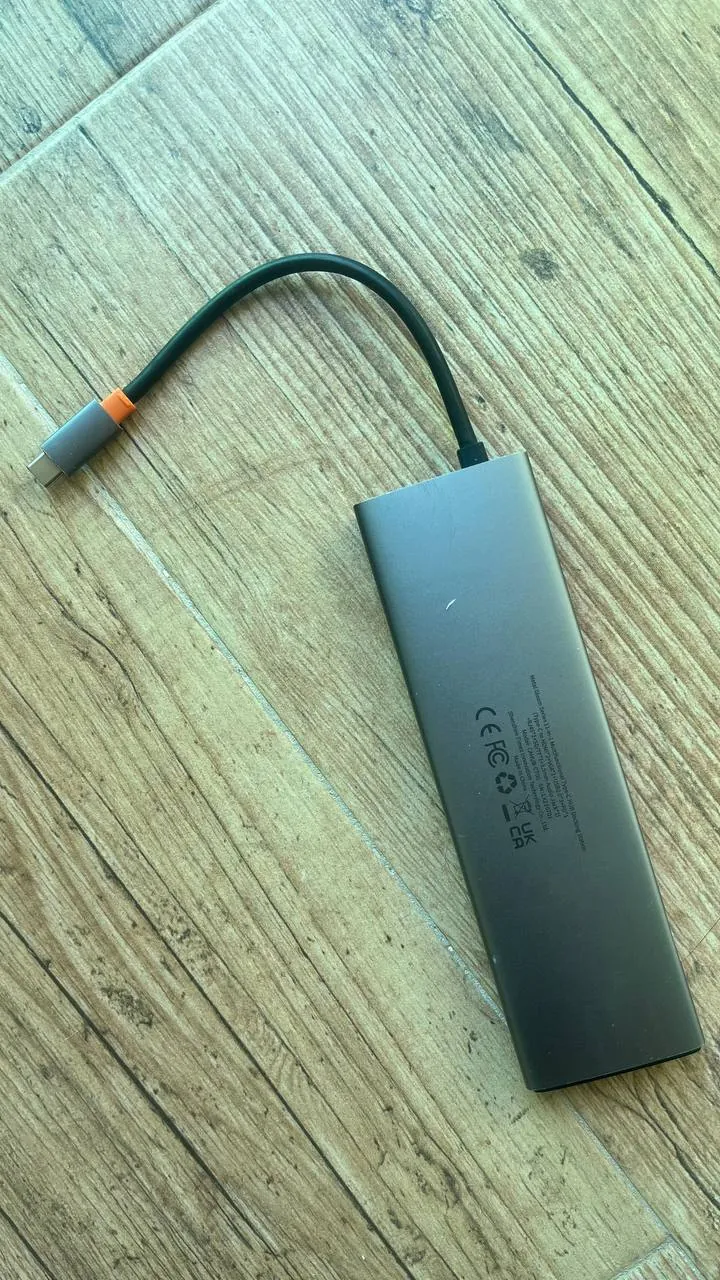 SSD Samsung T7 и USB-хаб Baseus 4