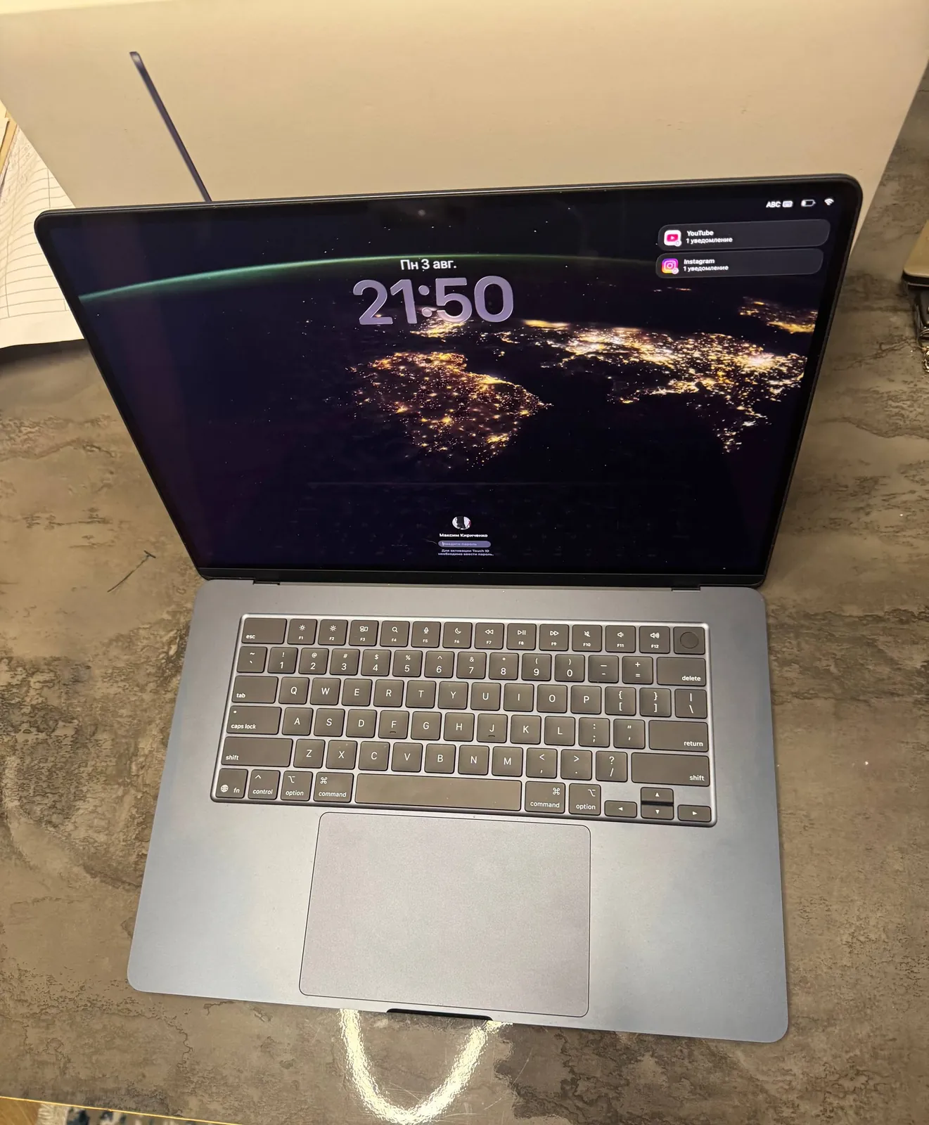 MacBook Air 15 M4 16/256GB 4