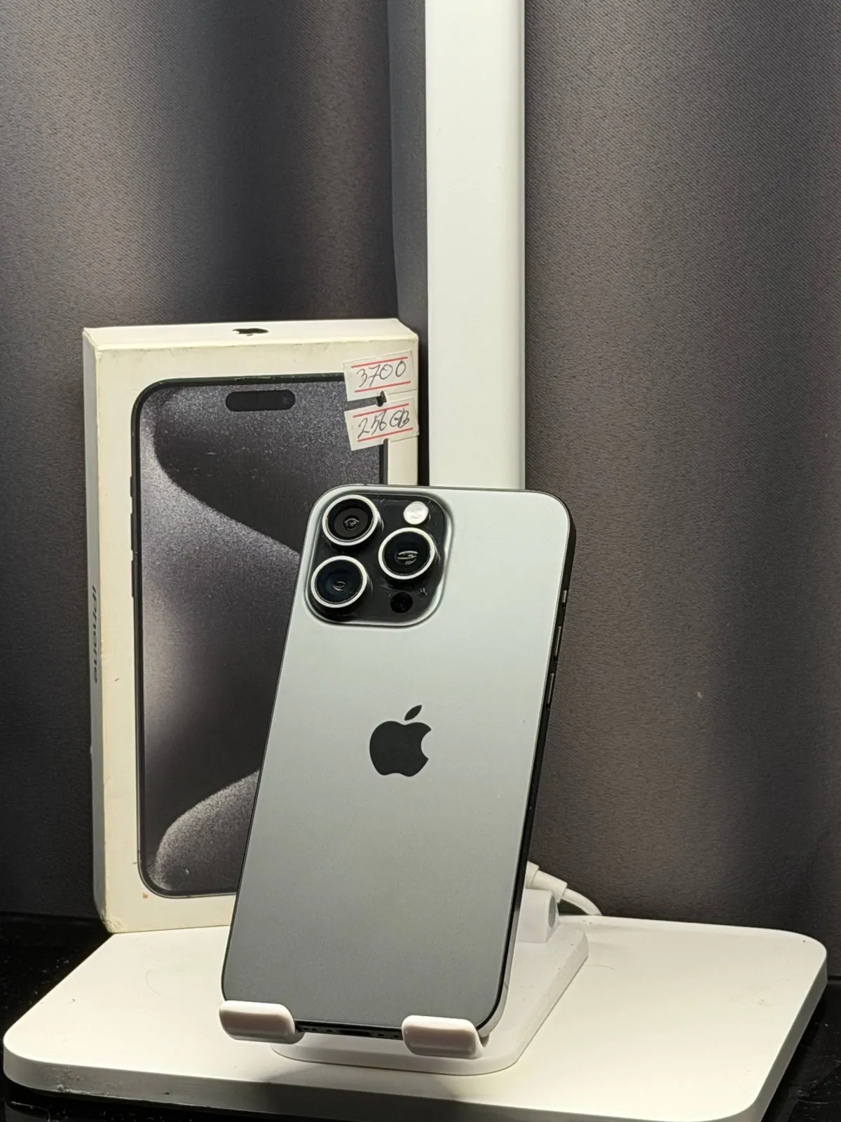 iPhone 15 Pro Max 256GB черный титан 4