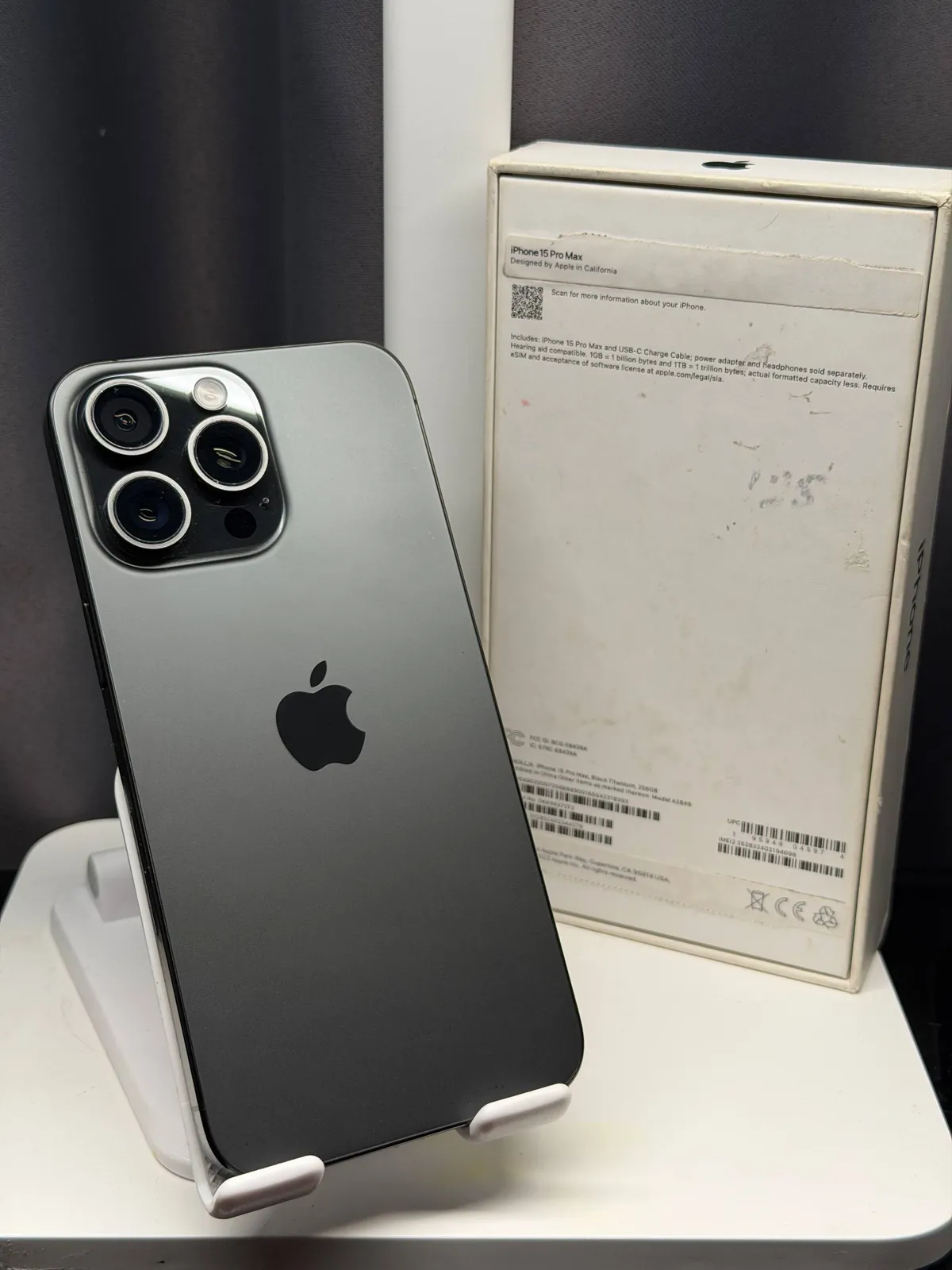 iPhone 15 Pro Max 256GB черный титан 1