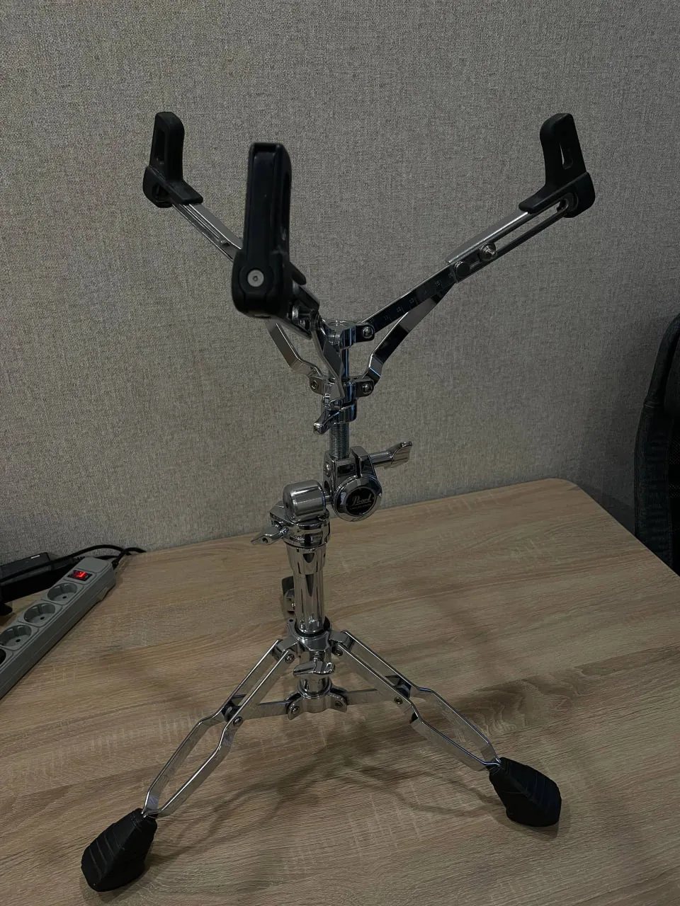 Студийные мониторы, барабан, стойка 2