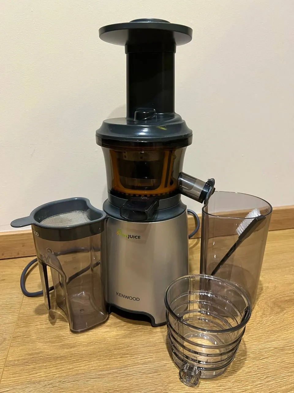 Соковыжималка Kenwood JMP 601SI 1