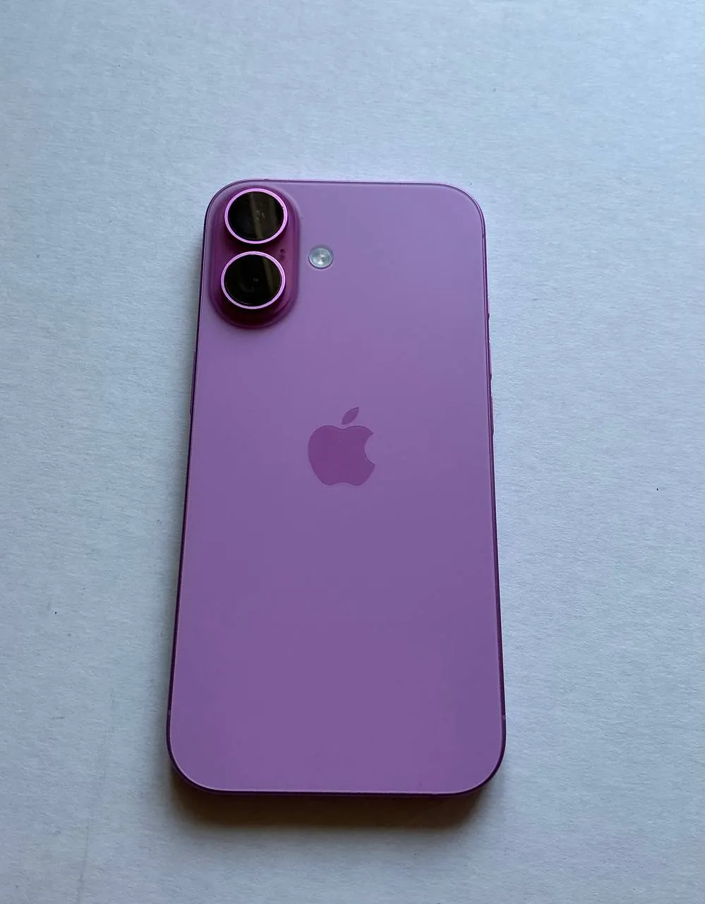 iPhone 16 128GB скол на стекле 3