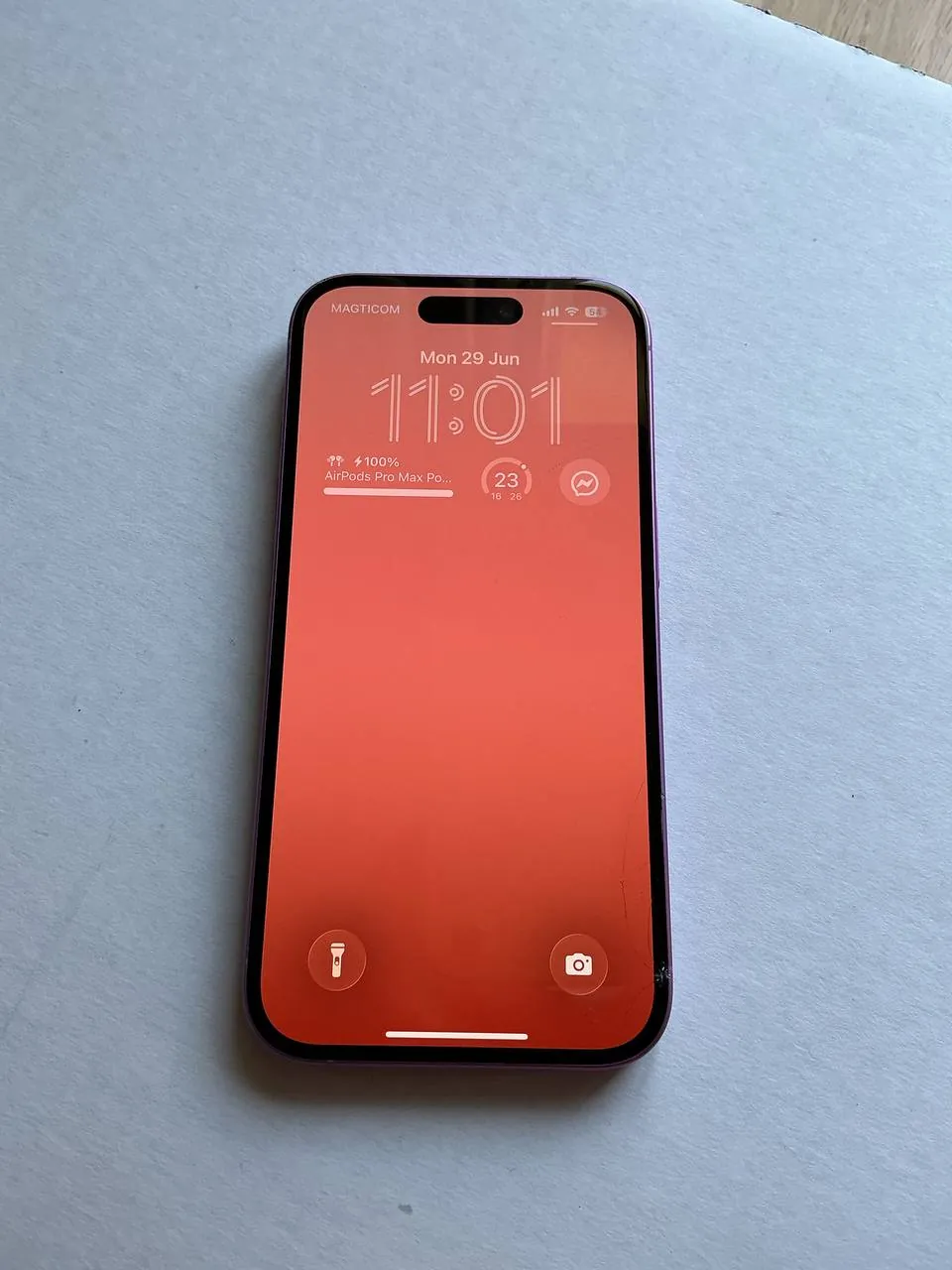 iPhone 16 128GB скол на стекле 4