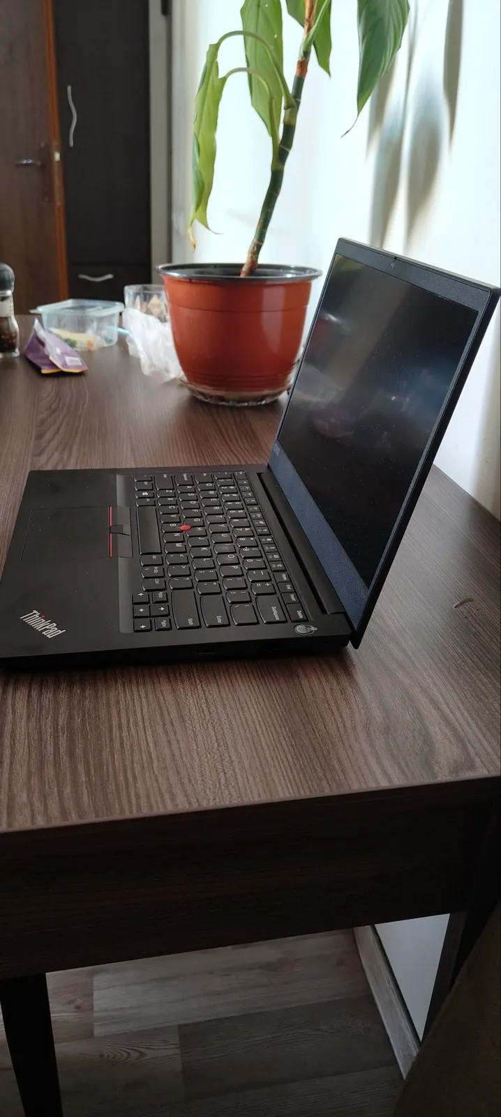 Ноутбуки Lenovo ThinkPad T490 и E14 6