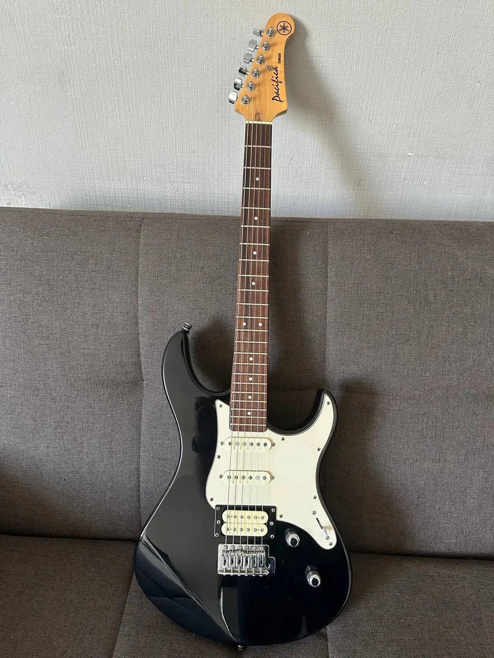 Электрогитара Yamaha Pacifica 112J с чехлом 1