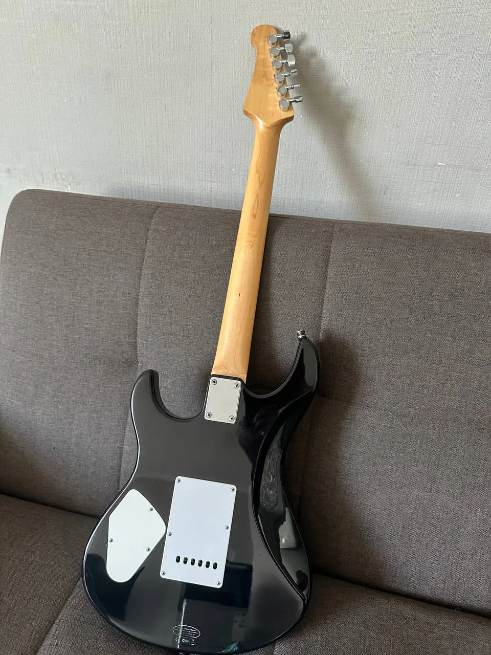 Электрогитара Yamaha Pacifica 112J с чехлом 5