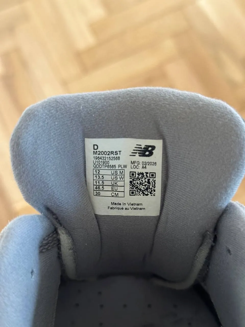 Кроссовки New Balance 2002R 45 3