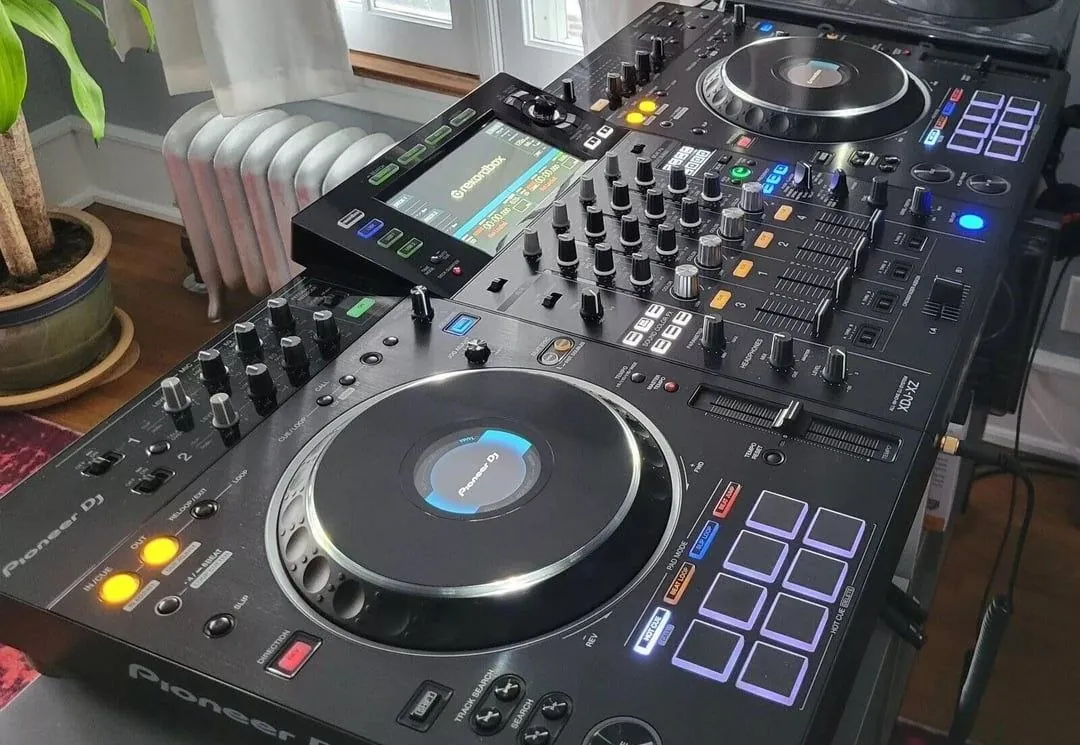 DJ-контроллер Pioneer XDJ-XZ 1