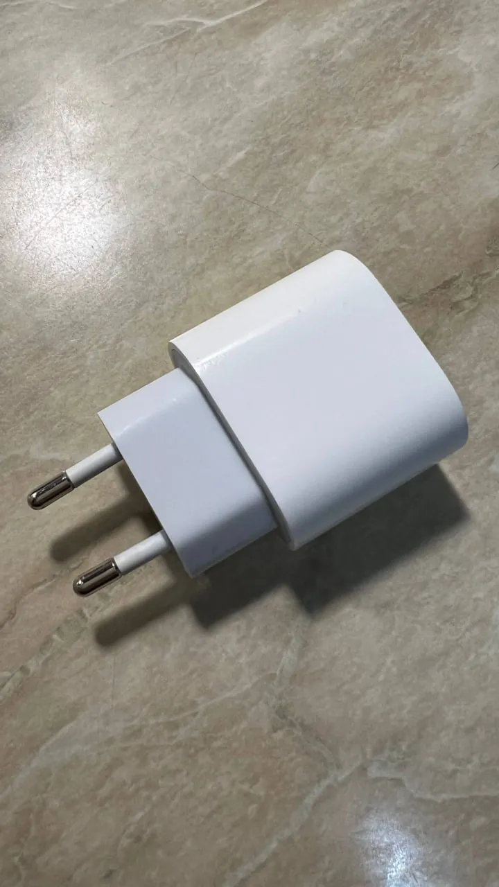 Адаптер Apple USB-C и кабели VGA 1