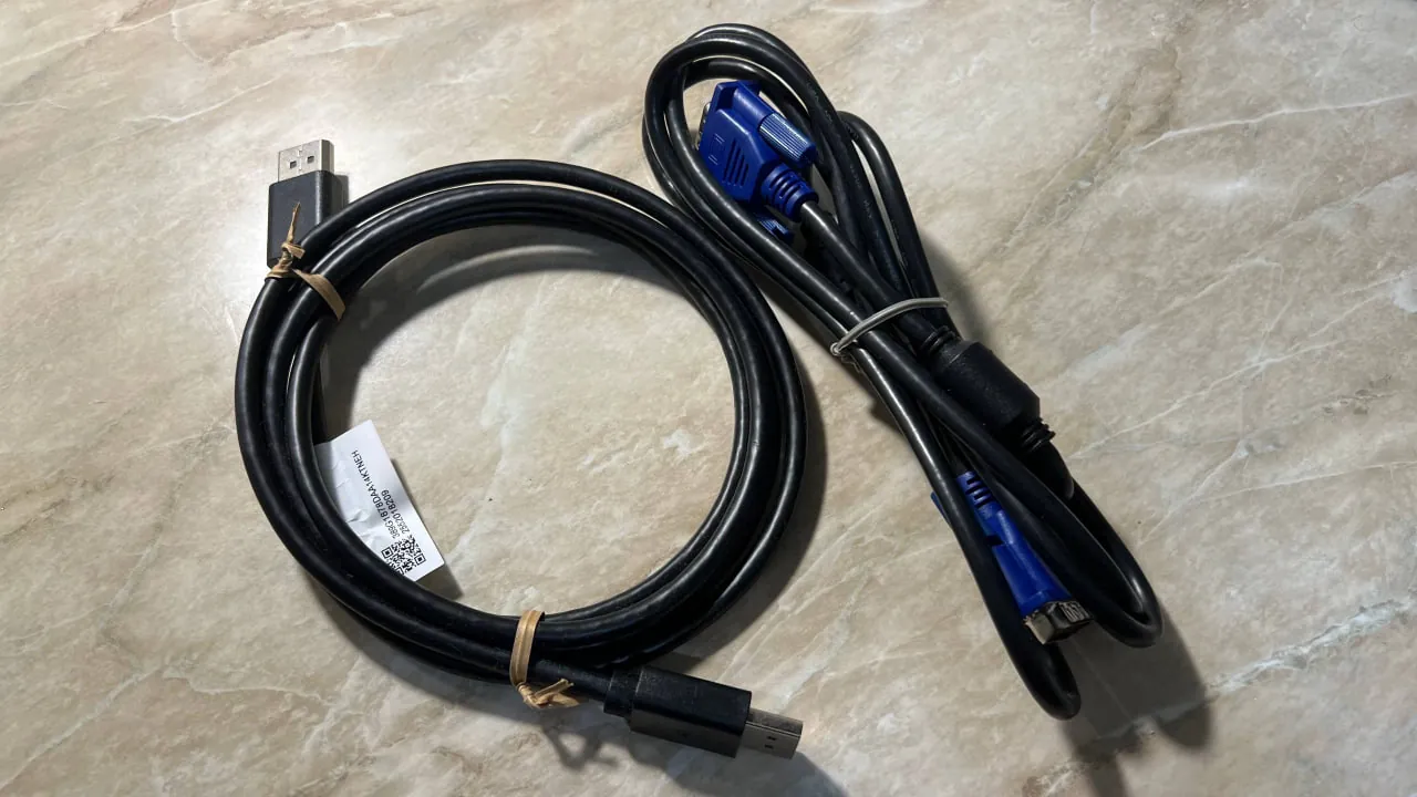 Адаптер Apple USB-C и кабели VGA 2