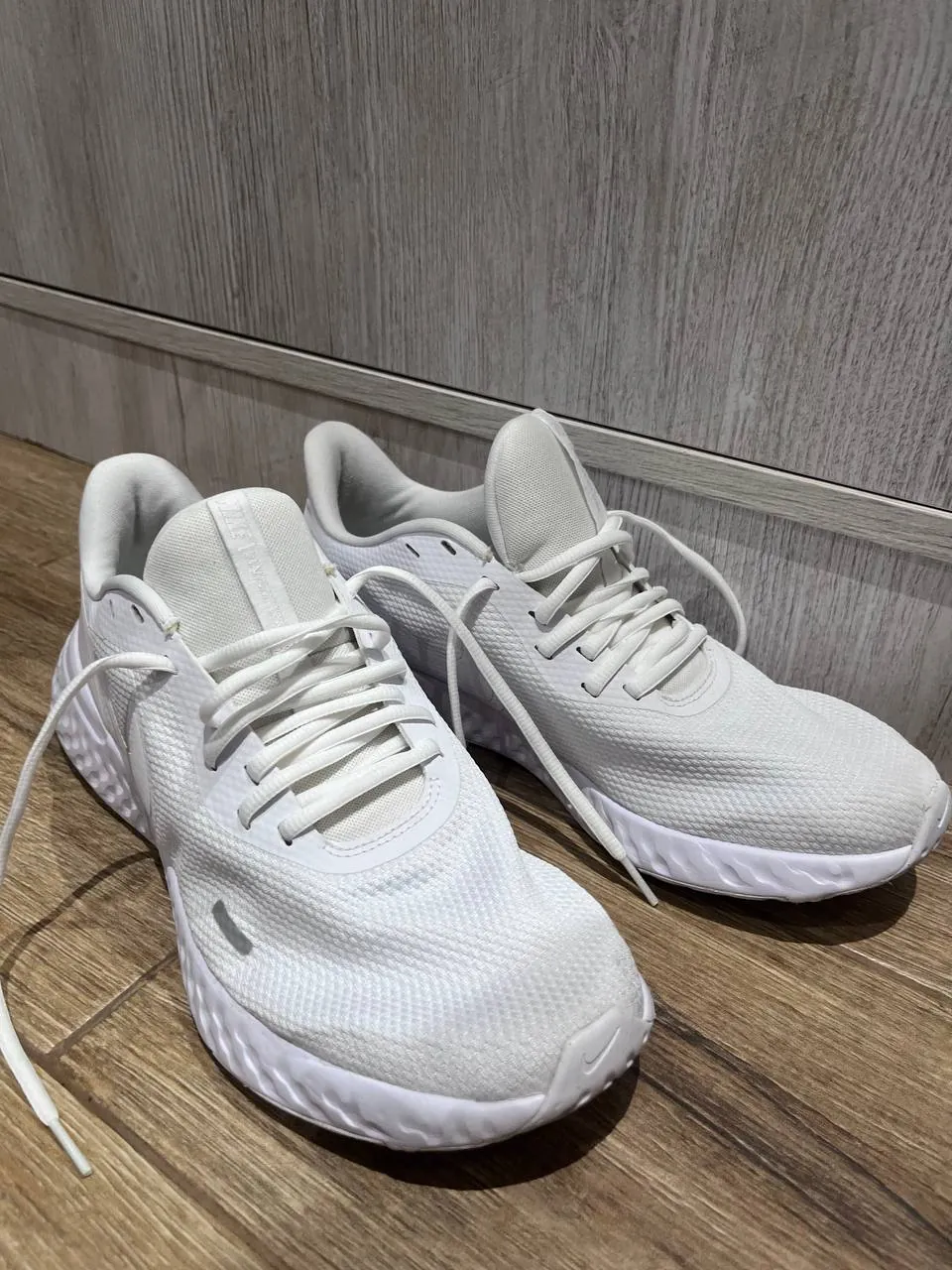 Кроссовки Nike Revolution 5 3